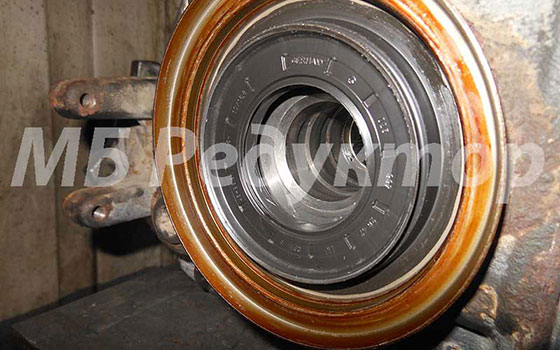 Новый сальник редуктора заднего моста Мерседес